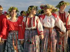 Новгородское купалье. Фото © http://www.visitnovgorod.ru/afisha/11864.htm